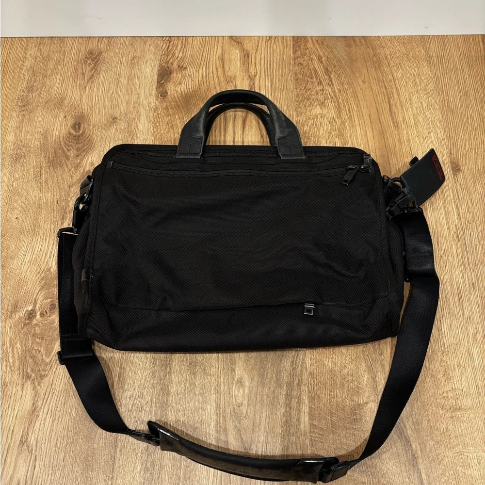 Tumi Alpha Large 17” Black Men's Briefcase with Shoulder Strap